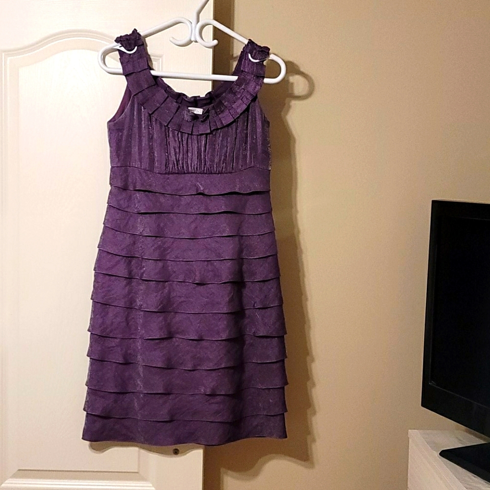 Shimmering purple dress, cha cha cha style